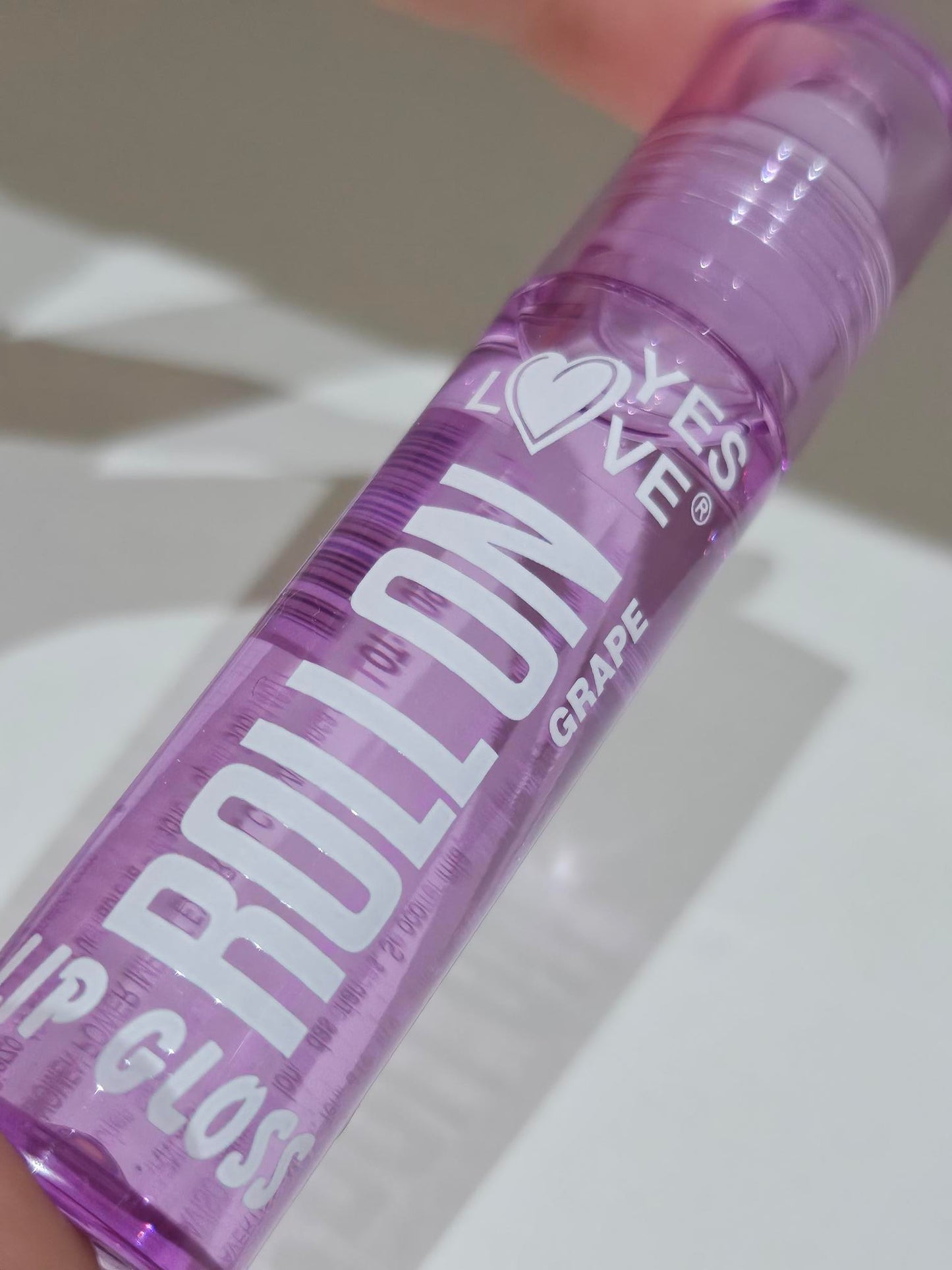 BRILLO DE LABIOS ROLL-ON DE FRUTAS - YES LOVE