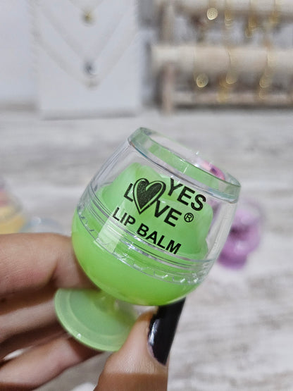 BÁLSAMO LABIAL CON FORMA DE COPA QUE BRILLA EN LA OSCURIDAD - YES LOVE