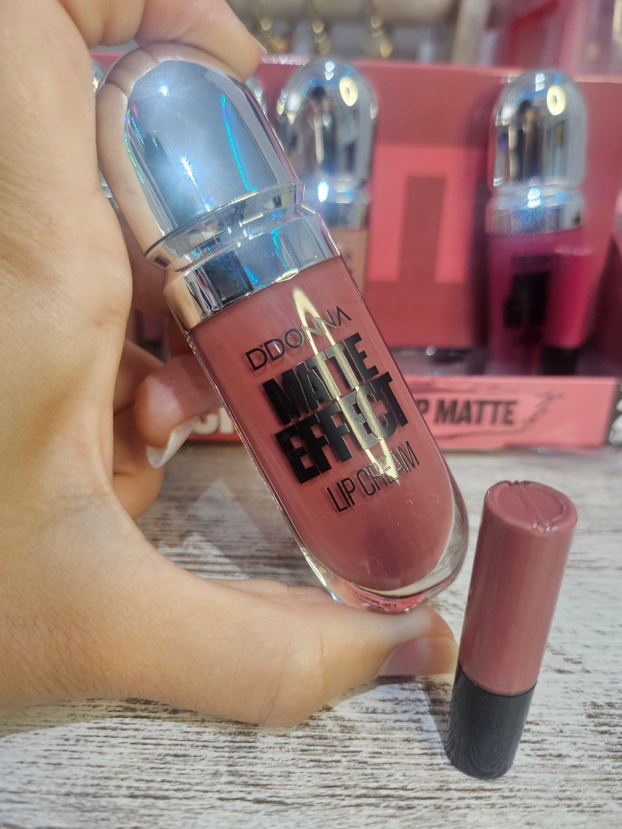 LABIAL LIPCREAM EFECTO MATE Y VOLUMEN CON ALTA COBERTURA - DDONNA