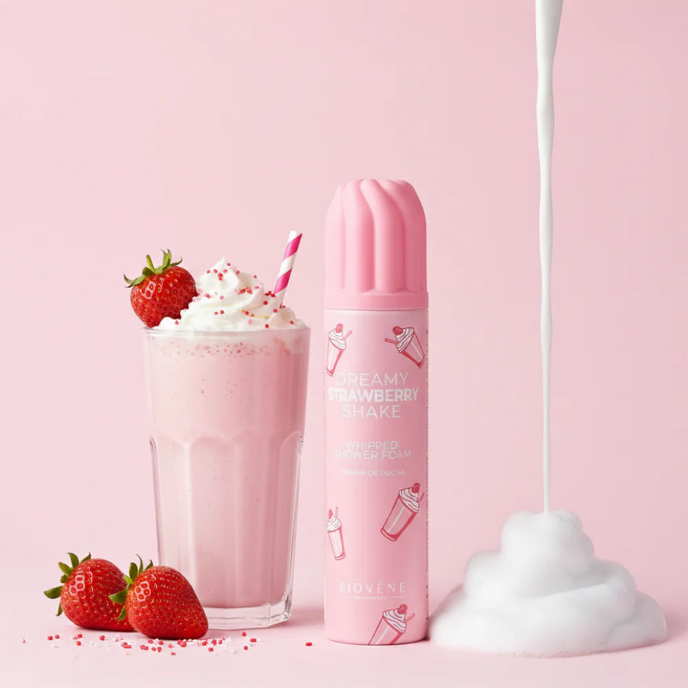 ESPUMA DE DUCHA BATIDA con aroma a batido de fresa de ensueño.