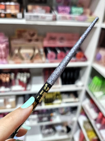 LAPIZ DE OJOS WATERPROOF CON GLITTER – LETICIA WELL⁸